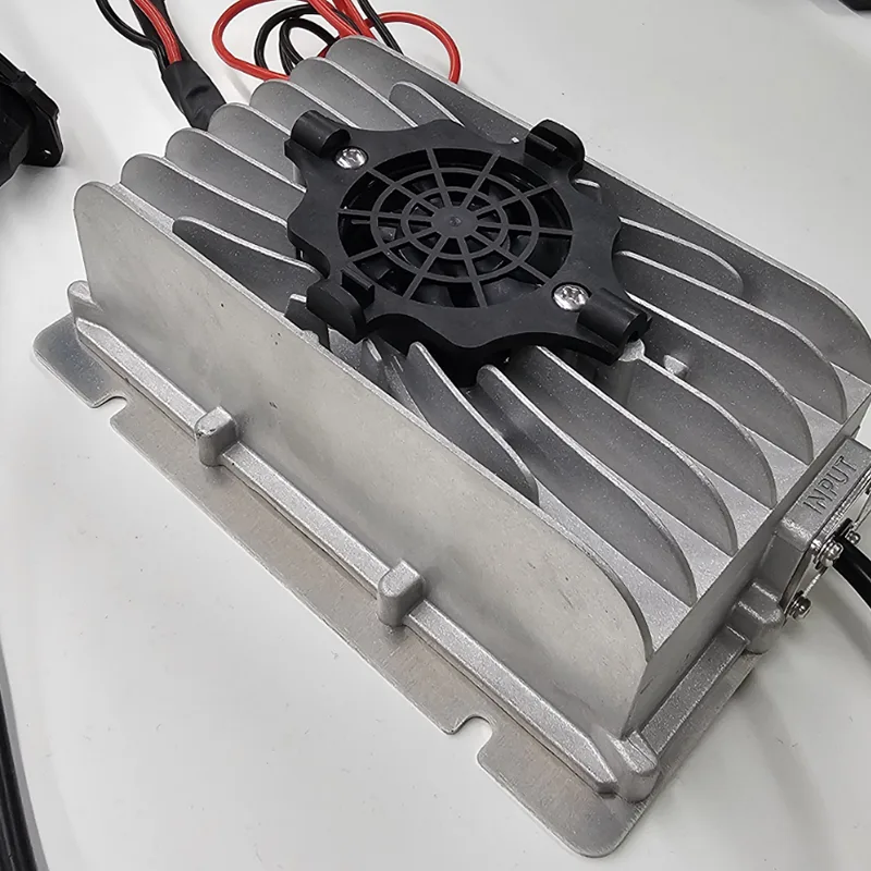 Eksklusiv hurtiglader på 600 W høyeffekts golfvogn